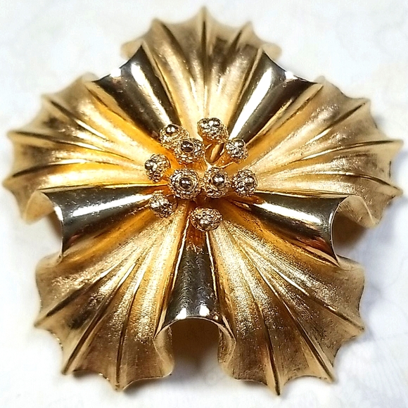 Vintage Jewelry - Vintage CORO Goldtone Flower Brooch Pin